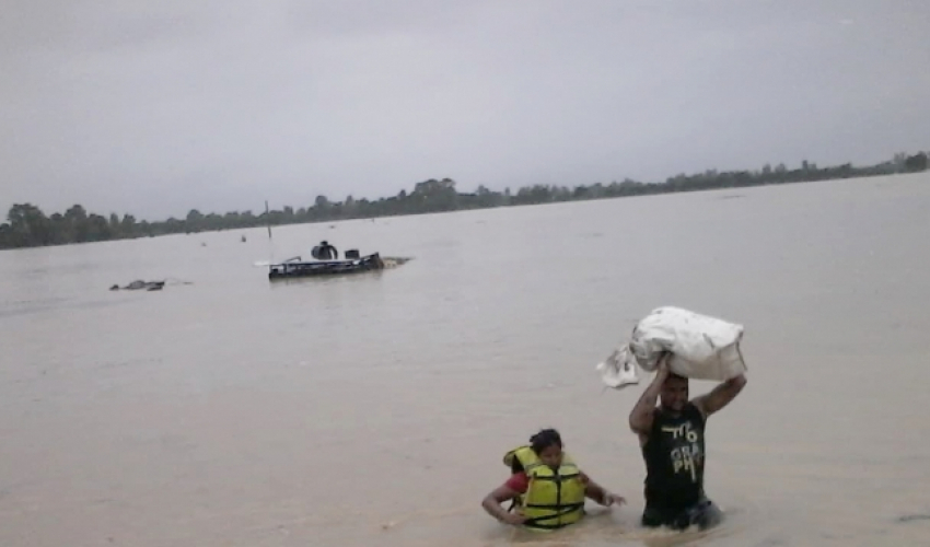कैलालीको मोहना नदीको बाढीले १७ घरपरिवार उच्च जोखिममा